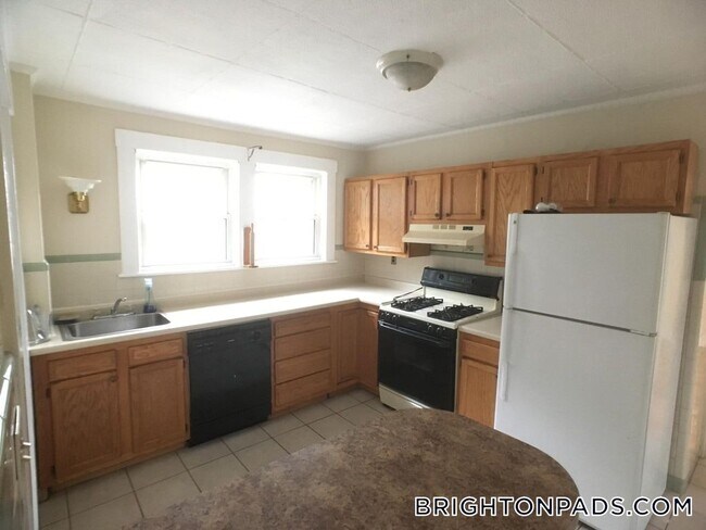 Building Photo - 102 Nonantum St