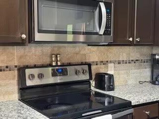 Building Photo - 300 Venue Wy