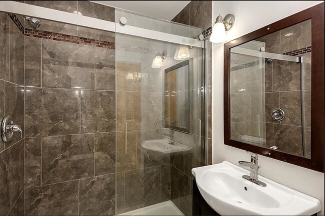 Foto del edificio - 639 W Emerson St