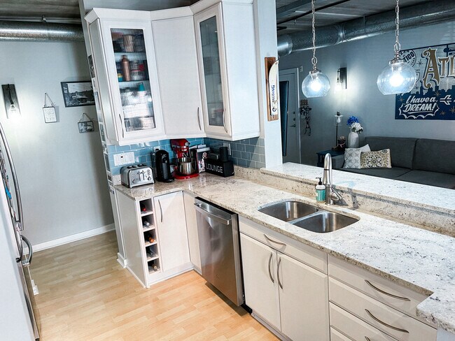 Kitchen - 800 Peachtree St NE