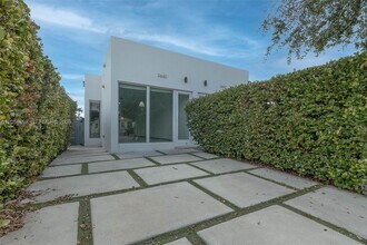 Building Photo - 3662 SW 24th Ter