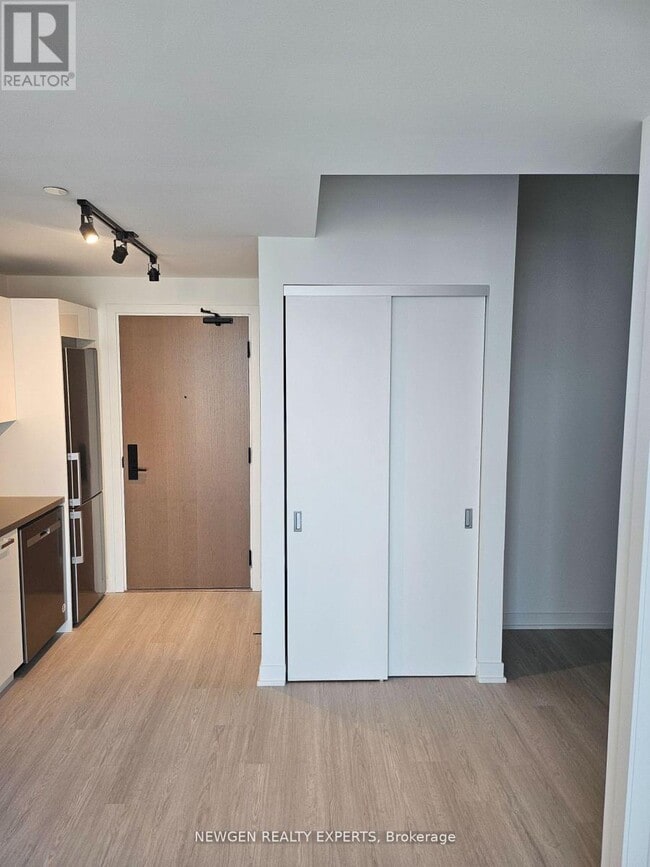 Building Photo - 195 McCaul St