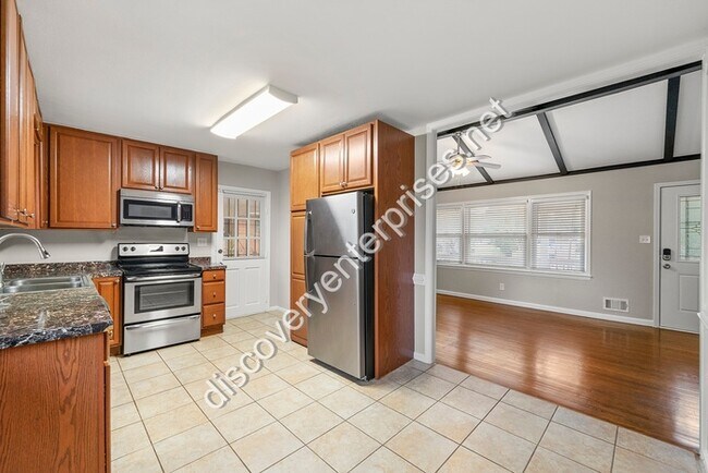 Foto del edificio - 928 Shieldcrest Way