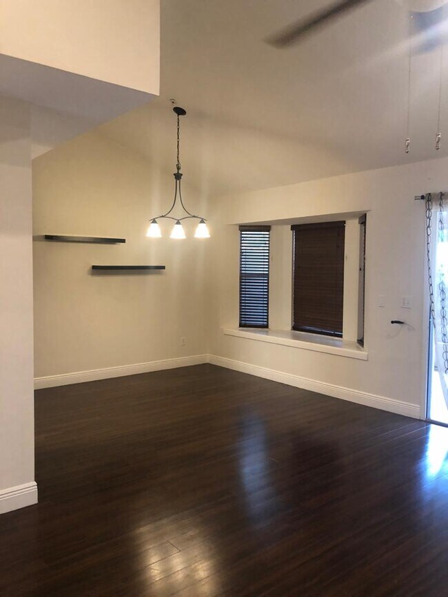 Foto del edificio - 755 Cove Way