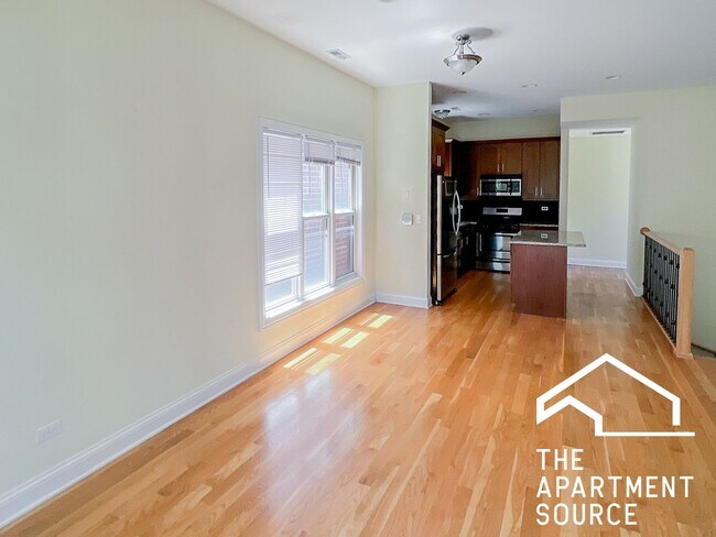 Foto del edificio - 2328 N Greenview Ave