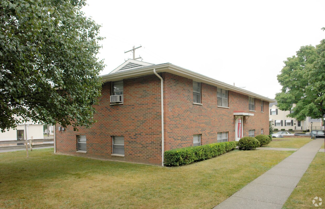 Foto principal - 1545 Elmwood Ave