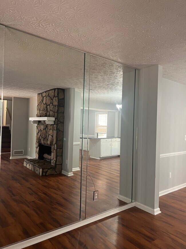 Building Photo - 1675 Oak Ridge Way NW