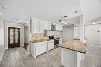 Building Photo - 11427 Hillcroft Ave