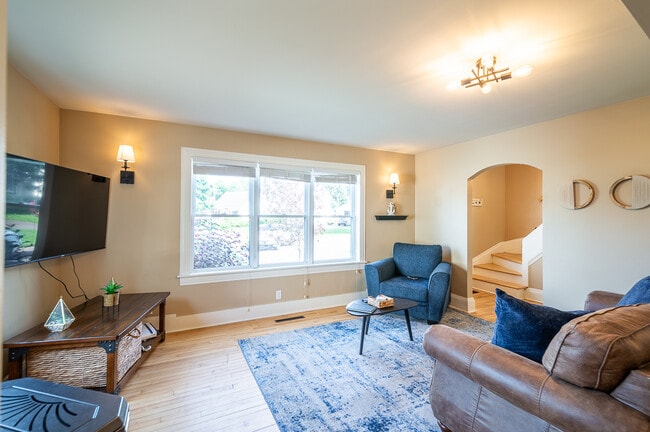 Building Photo - 228 Bayview Cour