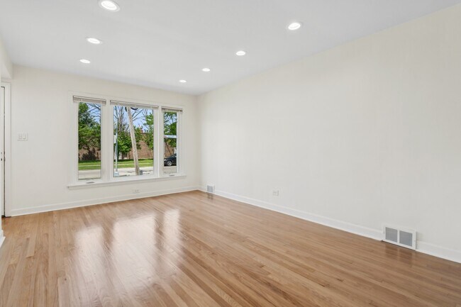 Foto del edificio - 4725 Thatcher Ave