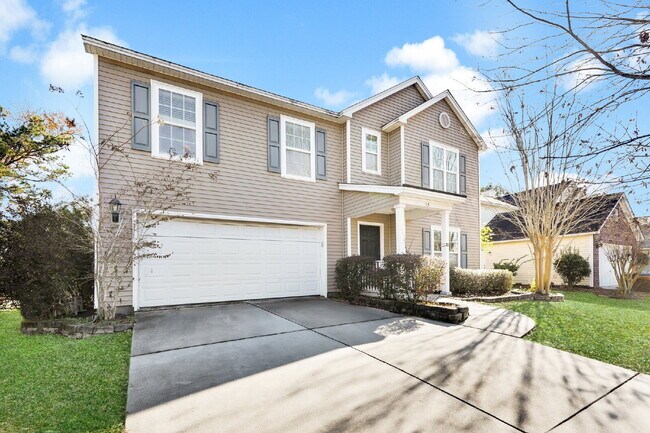 Building Photo - 3 Bedroom 2.5 bath home with 2 car garage located in Shadow Moss