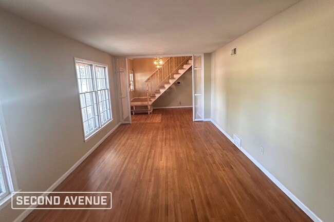 Foto del edificio - 3065 Egan Dr