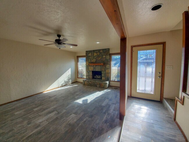 Foto del edificio - 3 bedroom 2 bath home in Shawnee