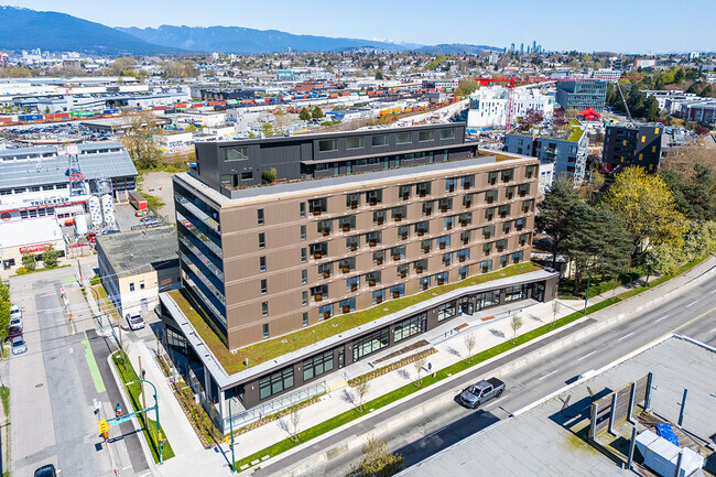 Building Photo - Chroma