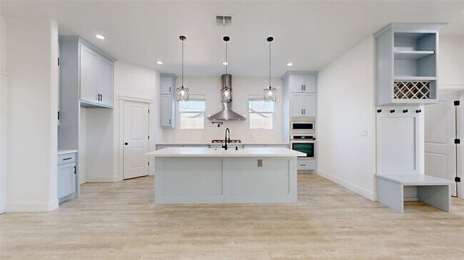 Foto del edificio - 4867 N Oakland Ln