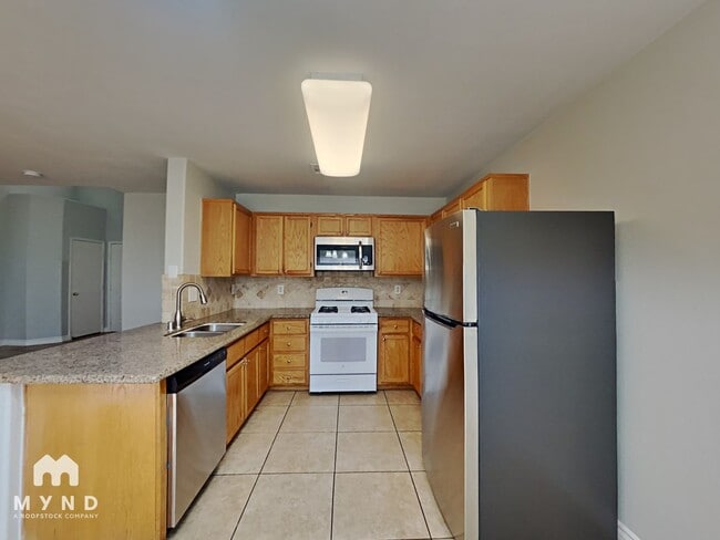 Foto del edificio - 1021 Cliffbrook Hedge Ave