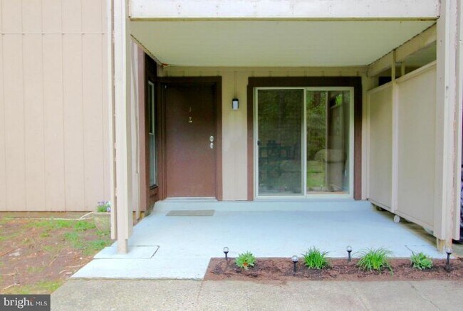 Foto del edificio - 5818 Royal Ridge Dr