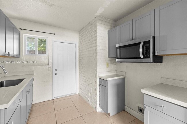 Foto del edificio - 140 NW 198th St