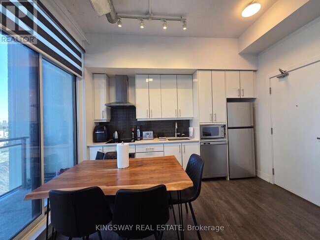 Building Photo - 75 The Donway W