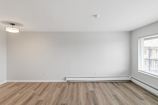 Building Photo - The Park on 13 Apartments - Royal Oak, MI