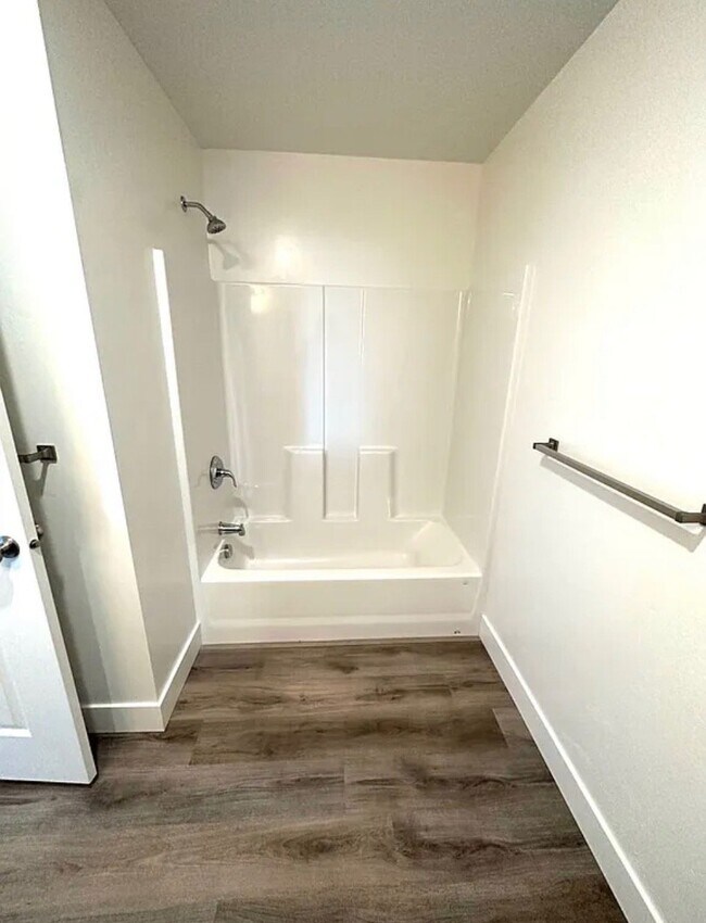 Foto del edificio - 5963 N Freedom Rd