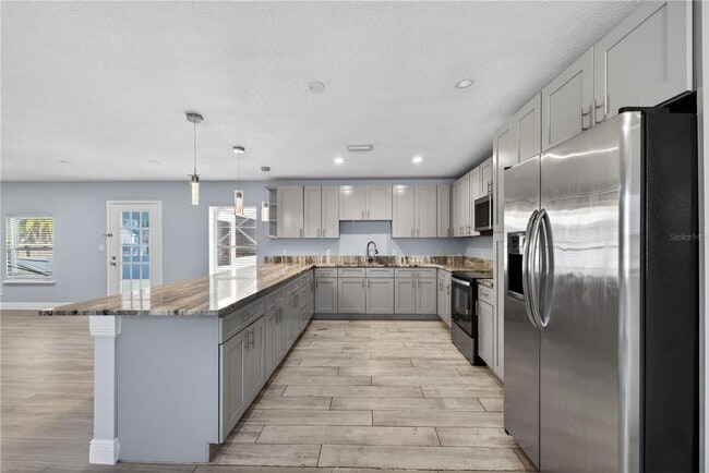 Building Photo - SINGLE FAMILY HOME IN DOWNTOWN KISSIMMEE! 3/2