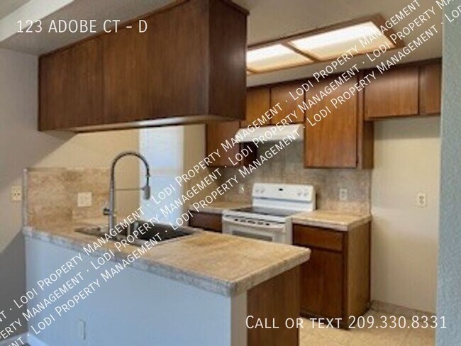 Building Photo - 123 Adobe Ct
