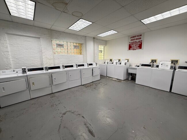 Foto del edificio - 6930 N Greenview Ave