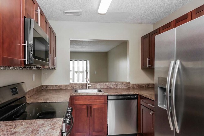 Foto del edificio - 9489 Palm Cir N