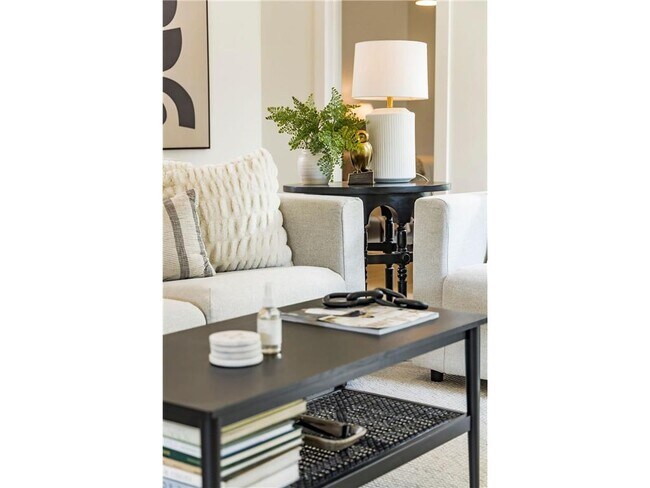 Foto del edificio - 3810 W 46th St