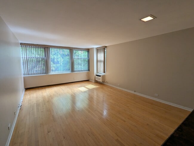 Building Photo - 30 E Elm St