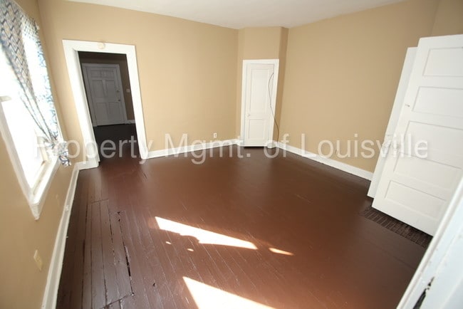 Building Photo - 2115 Dumesnil St