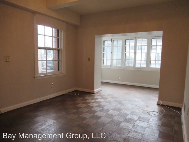 Building Photo - 903 W University Pkwy