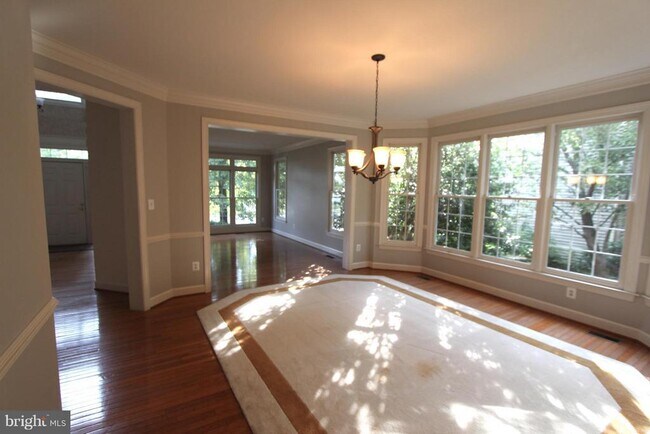 Foto del edificio - 8308 Wolftrap Rd
