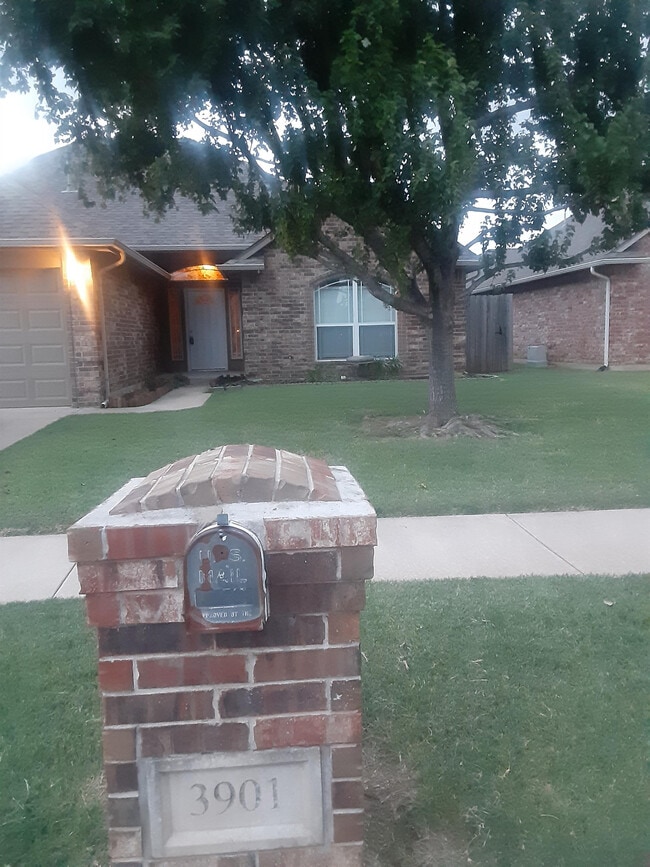 Photo - 3901 Ashley Terrace (Yukon, OK) House