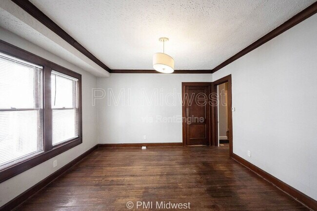 Foto del edificio - 4905 Broadway St