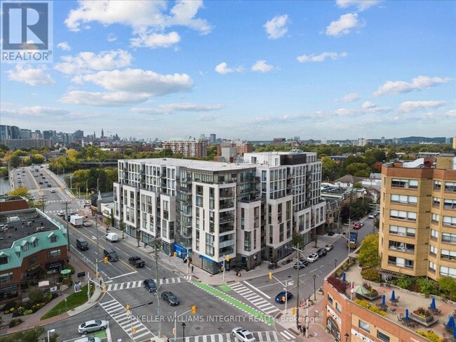 Building Photo - 411-411 MacKay St