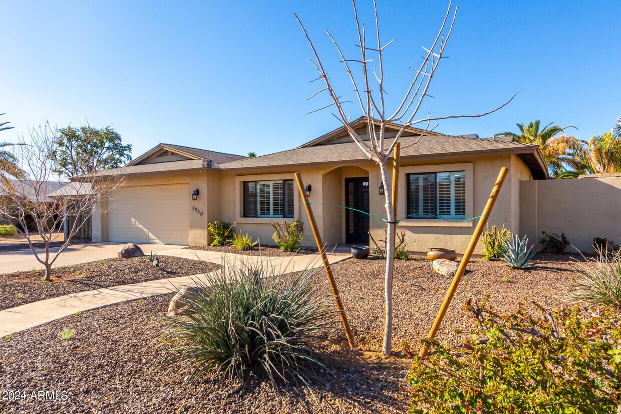 Foto principal - 5930 E Gelding Dr