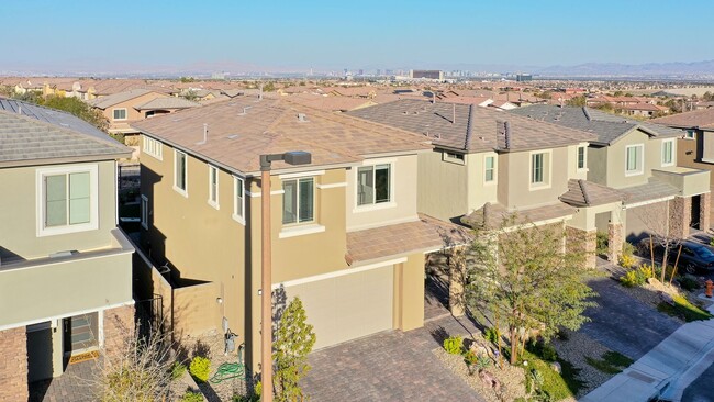 Building Photo - Furnished 3 bedroom house In Summerlin Gat...