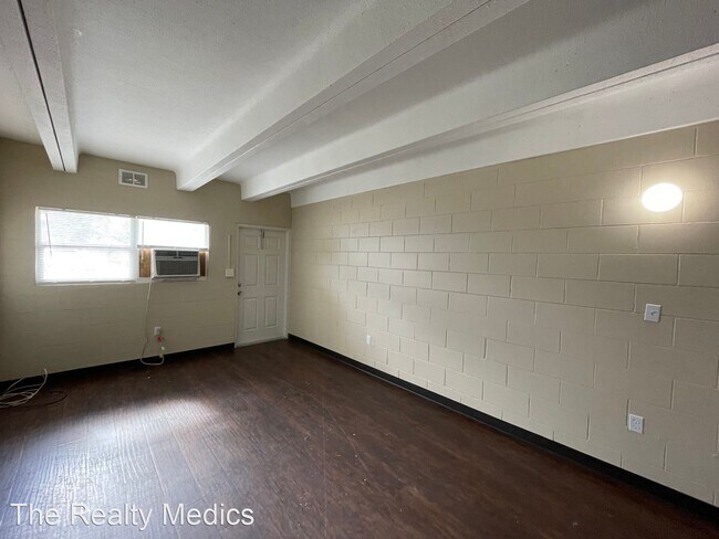 Building Photo - 2 br, 1 bath House - 1045 W Washington St ...