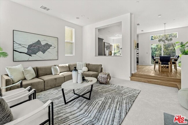 Building Photo - 13027 Bluff Creek Dr