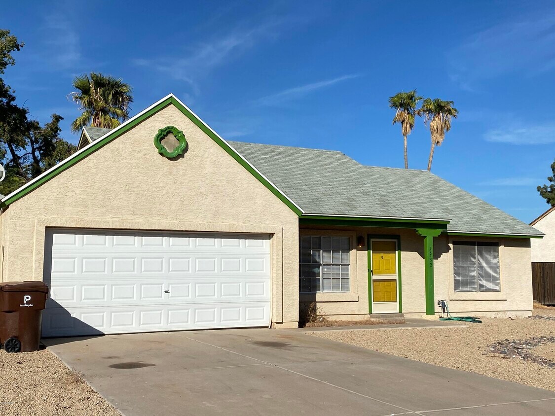Foto principal - 6932 W Paradise Dr