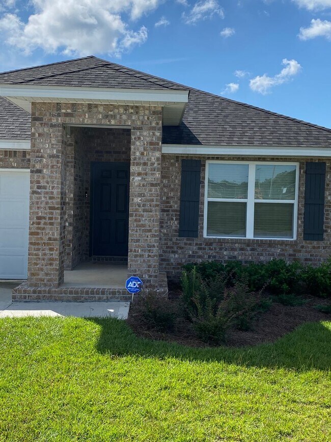 Foto del edificio - Enjoy $200 off Move In Special with this 4...