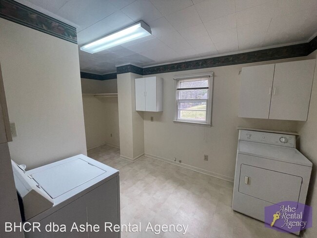 Building Photo - 2 br, 1.5 bath House - 327 Long Street