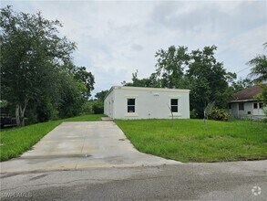 Building Photo - 3835 Lora St