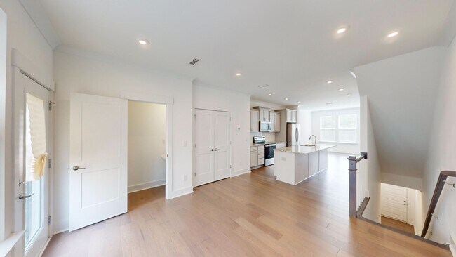 Foto del edificio - 1457 Briar Creek Rd