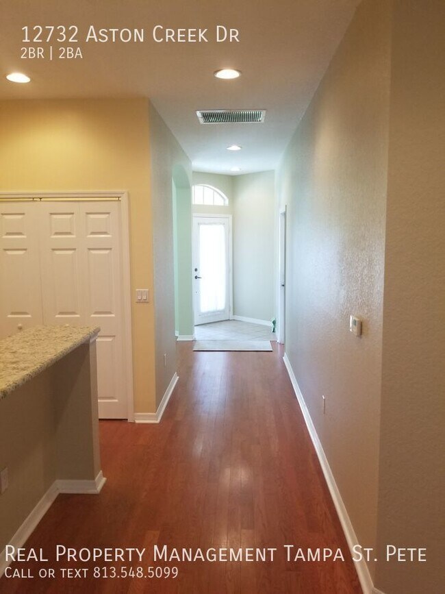 Building Photo - Lovely home. 55+