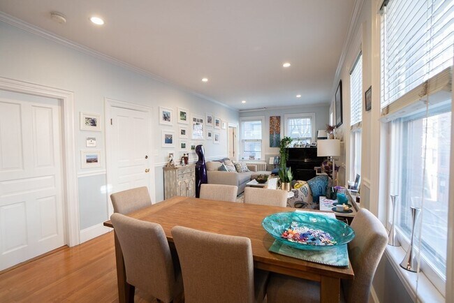 Building Photo - 32 Garden St