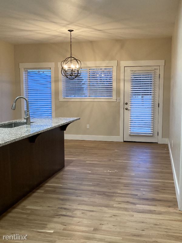 Foto del edificio - 4 br, 3 bath Townhome - 15 S 150 E