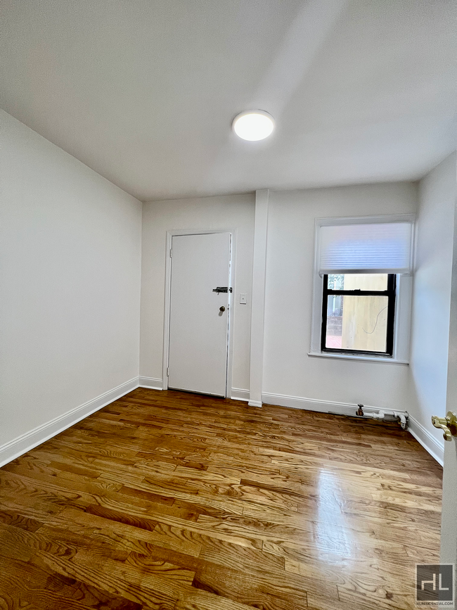 Foto del edificio - Renovated 2 Bed/Flex 3 Duplex With Private...
